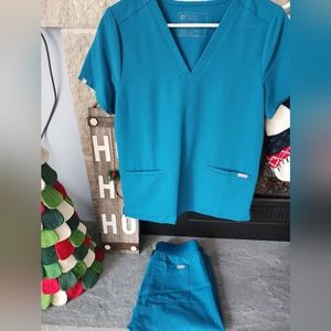 Pair of Pacific Blue Figs